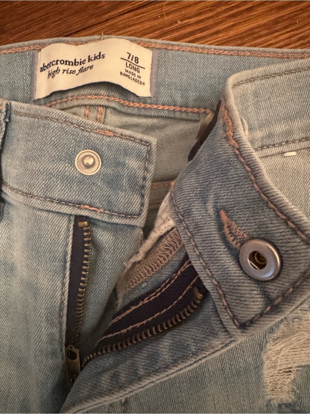 Abercrombie Light Wash Jeans with Pastel Striped Cardigan size 7/8 - Picture 4 of 5
